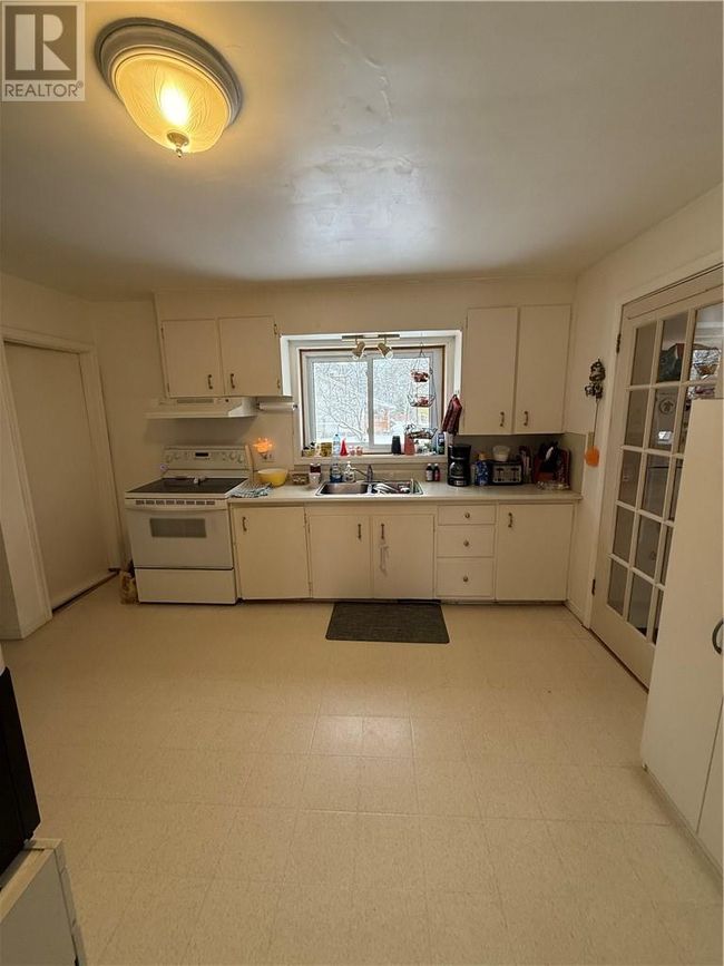 10 Dupont St, House other with 3 bedrooms, 2 bathrooms and null parking in Little Current ON | Image 12
