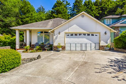 2105 Ardagh Ct, Eureka, CA, 95503-7320 | Card Image