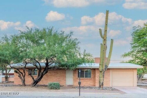 710 N Camino Santiago, Tucson, AZ, 85745-2102 | Card Image