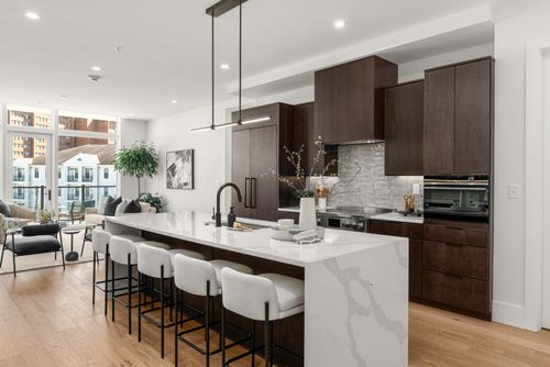 b5-321 31st Ave N, Nashville, TN, 37203-1228 | Card Image