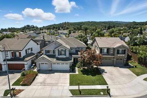 1480 Finch Ln, Gilroy, CA, 95020-8225 | Card Image