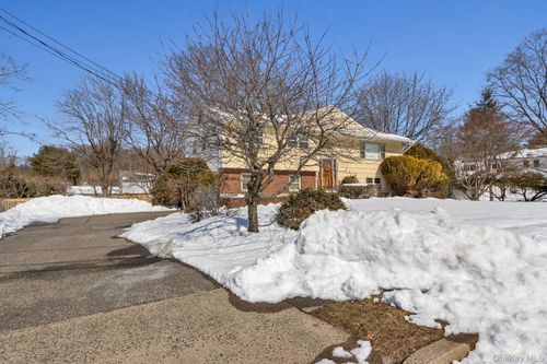 7 Lake Dr, Sparkill, NY, 10976-1401 | Card Image