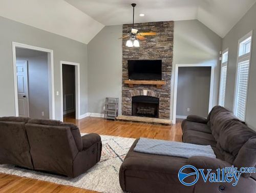 226 Twin Lakes Dr, New Market, AL, 35761-7646 | Card Image