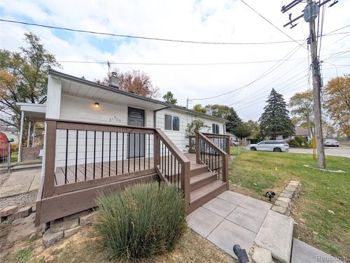 31505 Allegan Ct, Westland, MI, 48186-4702 | Card Image