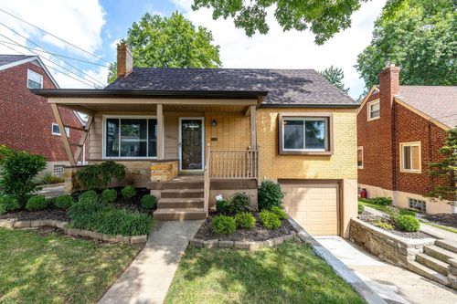 3668 Castlewood Ln, Cincinnati, OH, 45248-3115 | Card Image