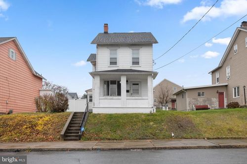 148 S 3rd St, COPLAY, PA, 18037-1102 | Card Image