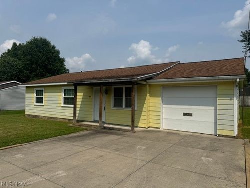 978 Elberon Ave, Salem, OH, 44460-3571 | Card Image