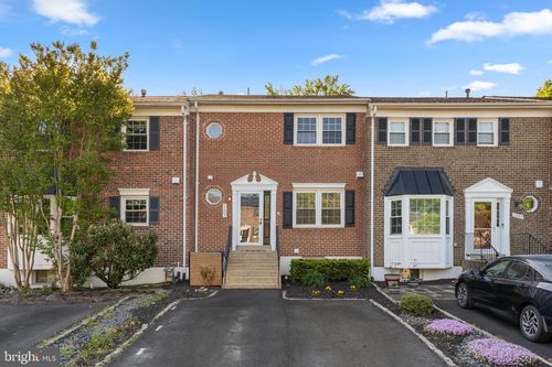 7201 Lake Cove Dr, ALEXANDRIA, VA, 22315-4240 | Card Image
