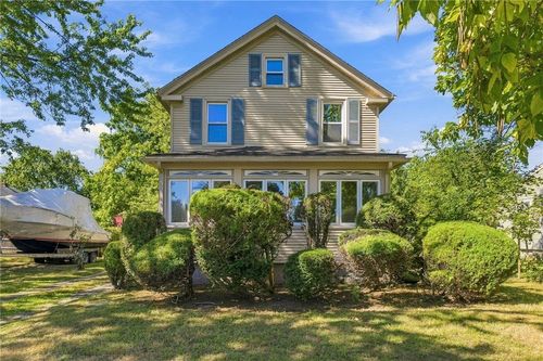 11 Tourtelot Ave, Warwick, RI, 02886-5011 | Card Image