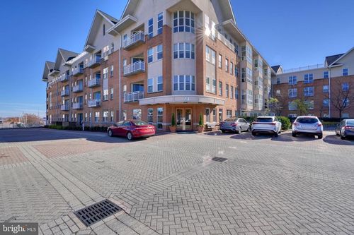 201-23 Pierside Dr, BALTIMORE, MD, 21230-5467 | Card Image