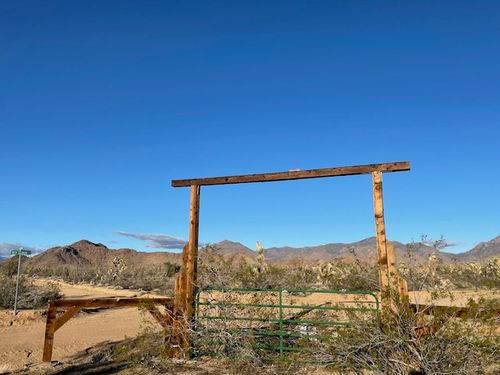 4122 E Red Cloud Dr, Yucca, AZ, 86438 | Card Image