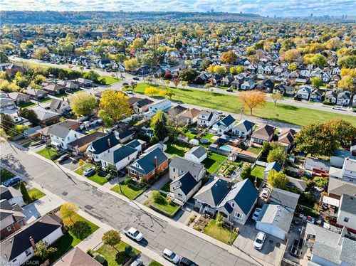 233 Normanhurst Ave, Hamilton, ON, L8H5N1 | Card Image