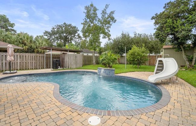Pool with heater and chiller and slide! | Image 19