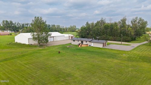 11386 33k St Se, Valley City, ND, 58072-9447 | Card Image