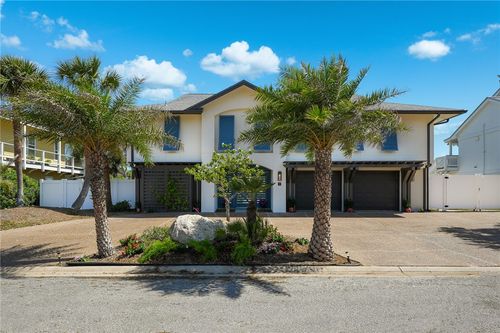 9 Albatross Ln, Rockport, TX, 78382-3701 | Card Image