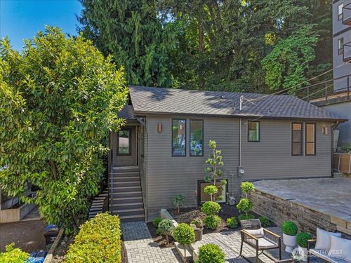 4011 Sw Maryland Pl, Seattle, WA, 98116-1725 | Card Image
