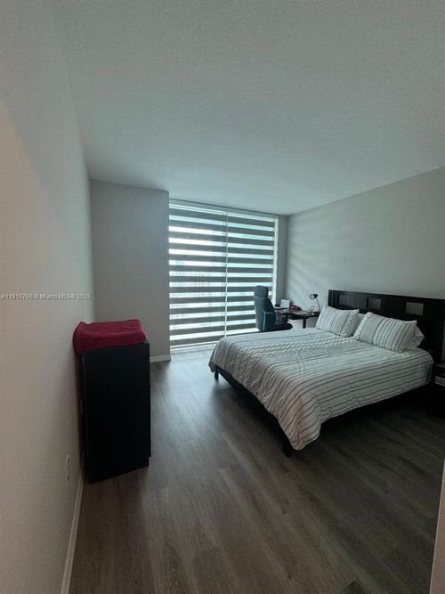 apt-3909-1900 N Bayshore Dr, Miami, FL, 33132-3021 | Card Image