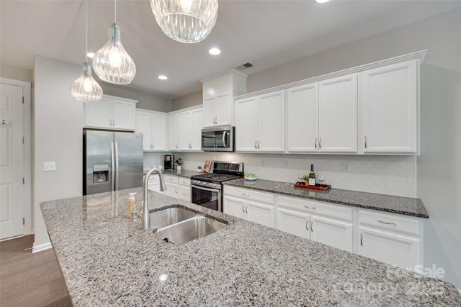 6842 Berewick Commons Pkwy, Townhouse with 3 bedrooms, 3 bathrooms and null parking in Charlotte NC | Image 4