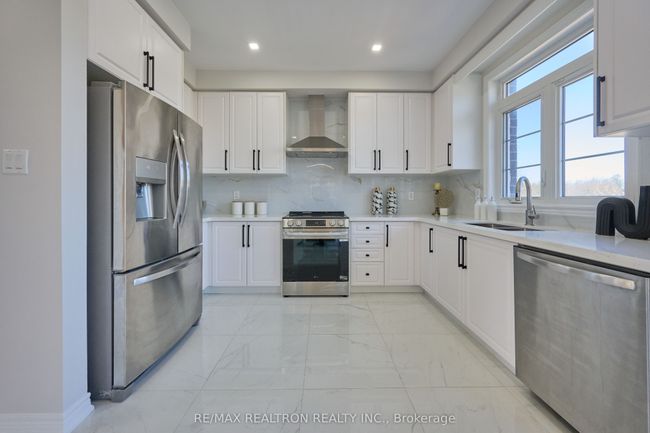 10 Globemaster Lane, House attached with 3 bedrooms, 4 bathrooms and 1 parking in Richmond Hill ON | Image 15