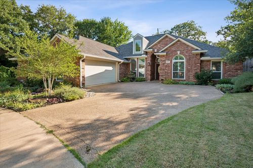 2701 Hidden Lake Dr, Grapevine, TX, 76051-2401 | Card Image