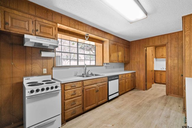 20568 State Highway 110 S, House other with 4 bedrooms, 3 bathrooms and null parking in Troup TX | Image 28