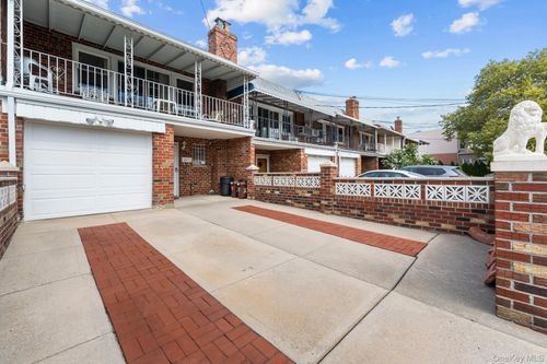 6973 Juniper Blvd S, Middle Village, NY, 11379-1735 | Card Image