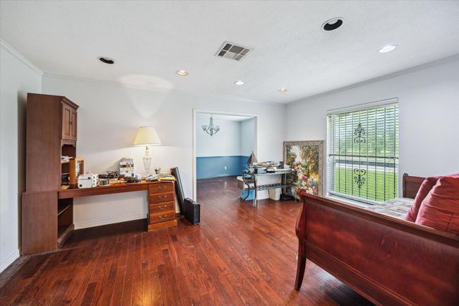 Formal living room | Image 9