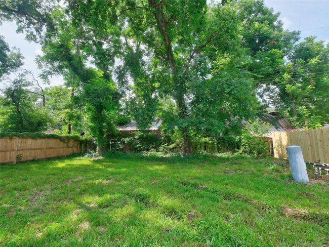 2703 Areba St, House other with 3 bedrooms, 2 bathrooms and 1 parking in Houston TX | Image 24