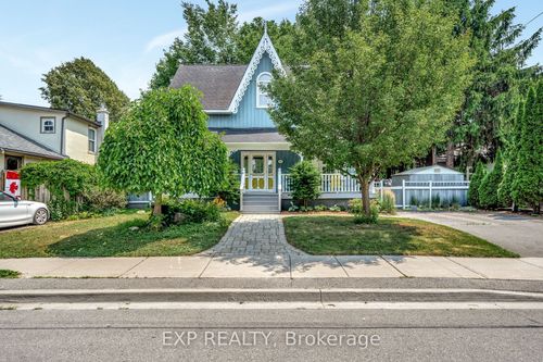 18 Queen St, Picton, ON, K0K2T0 | Card Image