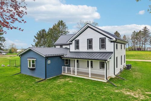 5833 Town Hall Dr, Sun Prairie, WI, 53590-9512 | Card Image