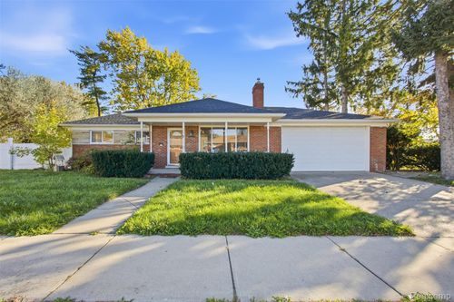 29130 Geraldine Ct, Warren, MI, 48093-5226 | Card Image