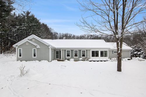 9131 N 42nd St, Hickory Corners, MI, 49060-9510 | Card Image