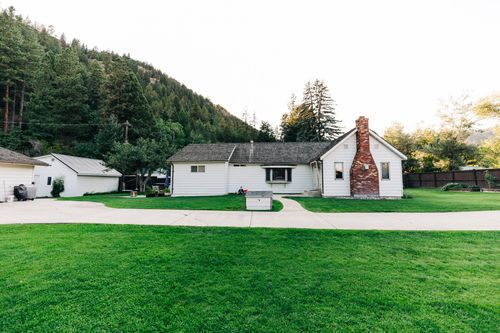 215 Recreation Rd, Wolf Creek, MT, 59648-8754 | Card Image