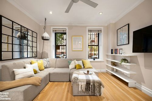 1b-205 E 10th St, New York, NY, 10003-7634 | Card Image