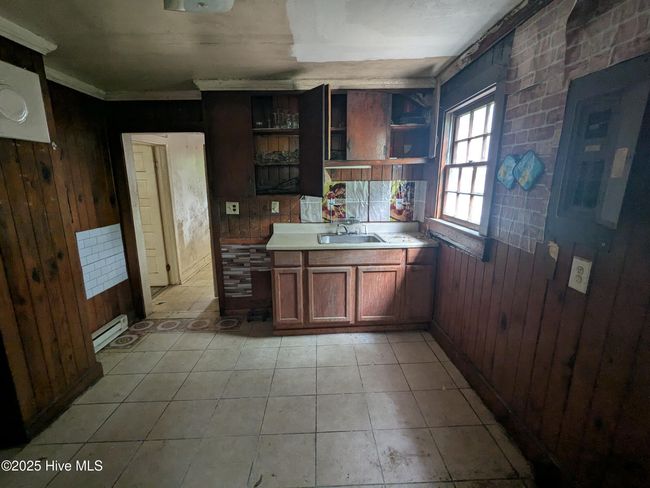207 Bruton St W, Home with 4 bedrooms, 2 bathrooms and null parking in Wilson NC | Image 7