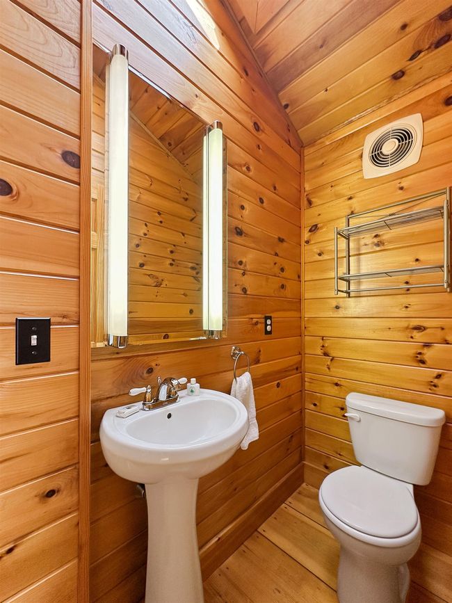 521 Beach Rd, House other with 2 bedrooms, 2 bathrooms and null parking in Pittsburg NH | Image 15