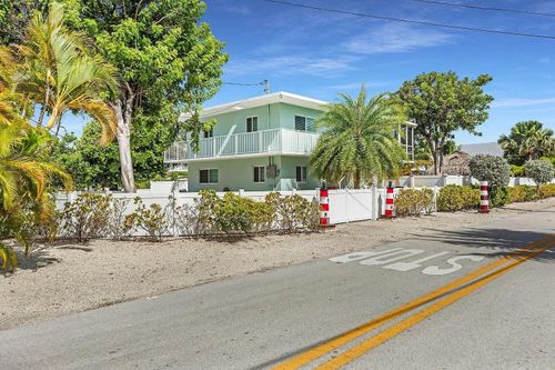 203 Mohawk St, Tavernier, FL, 33070-2116 | Card Image