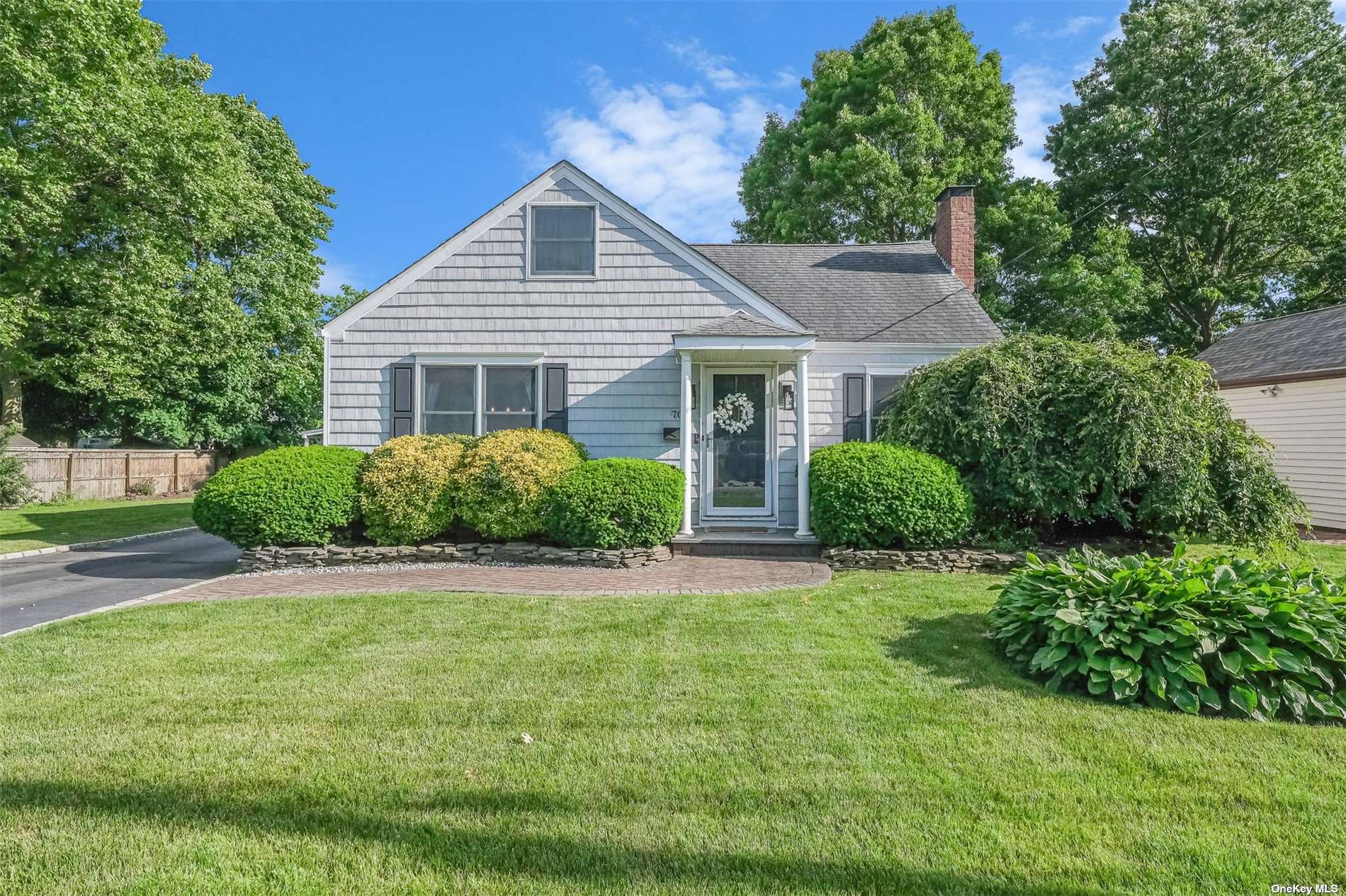 Everett St, Patchogue, NY 11772