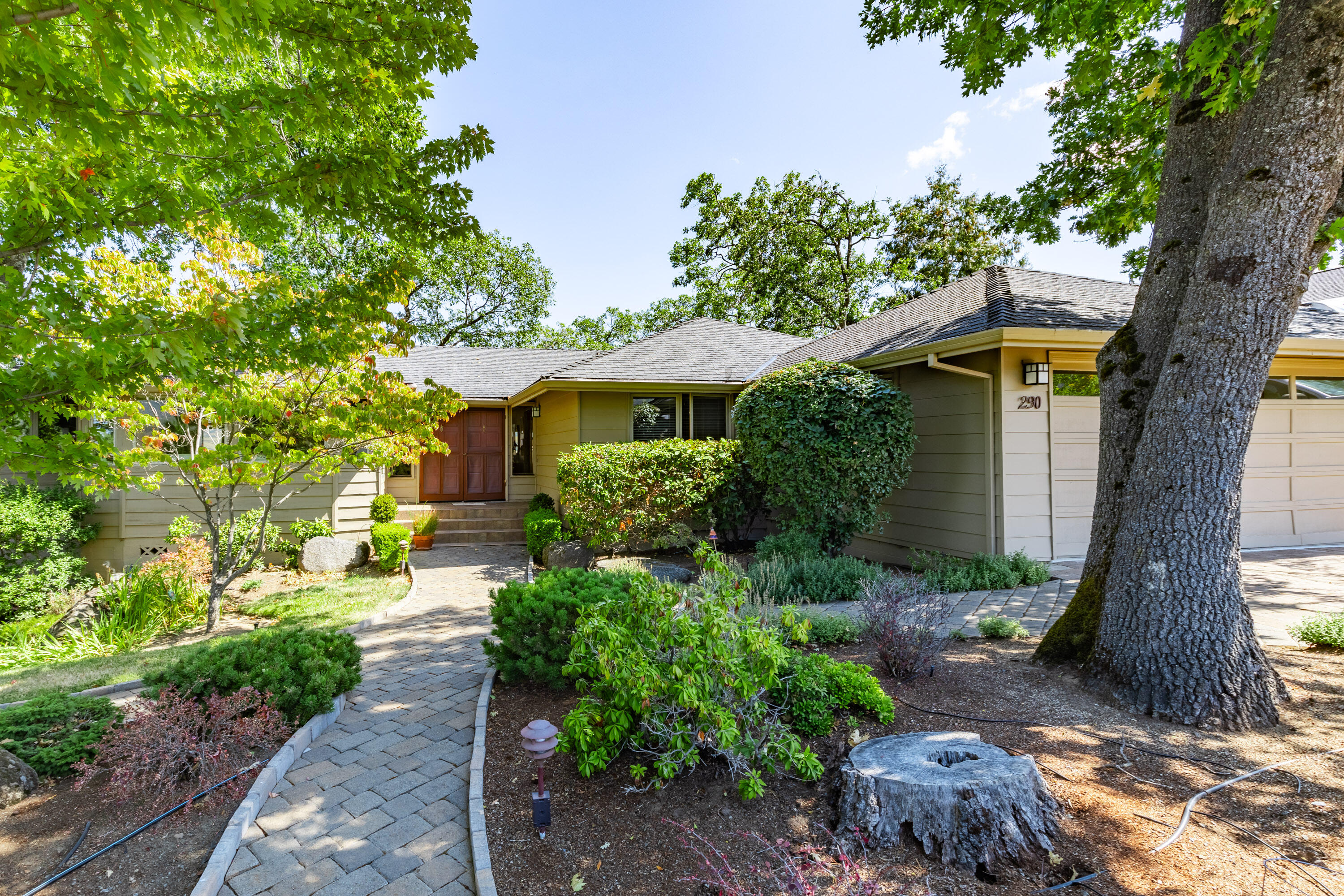 Skycrest Dr, Ashland, OR 97520