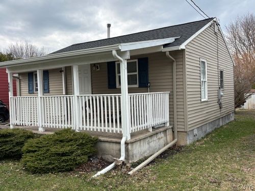 608 Cain St, Chittenango, NY, 13037-1106 | Card Image