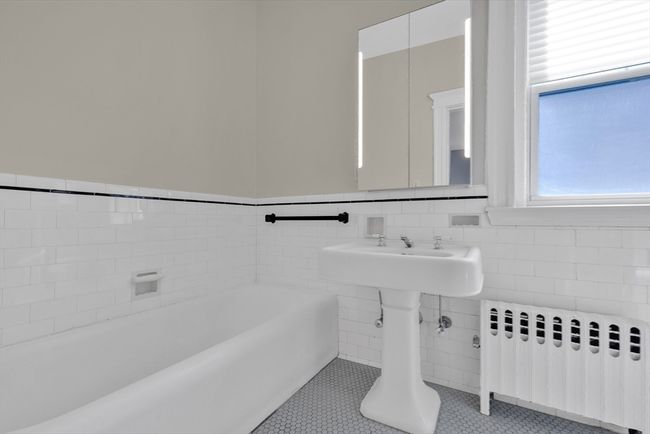 APT-3 - 24 Dean Rd, Condo with 2 bedrooms, 2 bathrooms and 2 parking in Brookline MA | Image 22