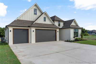 2059 E 129th Place S, House other with 3 bedrooms, 2 bathrooms and null parking in Jenks OK | Image 3