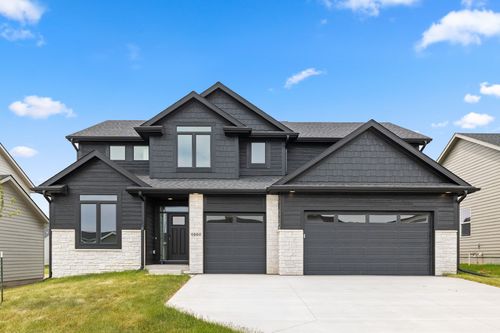 4660 177th St, Waukee, IA, 50263-6411 | Card Image