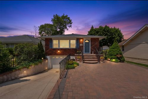 153 Davison Ave, Lynbrook, NY, 11563-1536 | Card Image