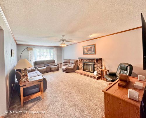 2880 Wurtzel Dr W, Freeland, MI, 48623-7810 | Card Image