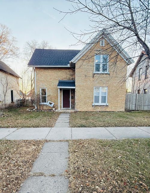 421 17th Ave N, Saint Cloud, MN, 56303-3961 | Card Image