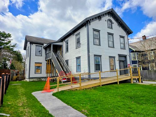 135 Grove St, Rutland, VT, 05701-3104 | Card Image