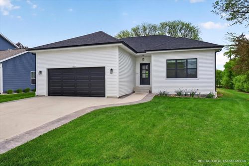 9827 W Dakota St, WEST ALLIS, WI, 53227-3637 | Card Image