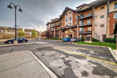 3206 - 15 Sunset Sq, Condo with 2 bedrooms, 2 bathrooms and 2 parking in Cochrane AB | Image 2