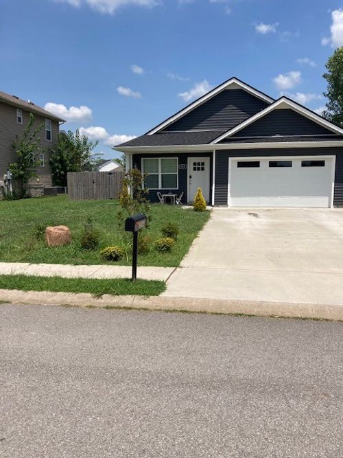 304 Ferdinand Ln, Oak Grove, KY, 42262-9505 | Card Image